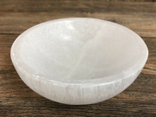 Load image into Gallery viewer, 4” Selenite Bowl Stone Kitchen Dish Spice Herb Ritual Reiki Chakra Meditation.